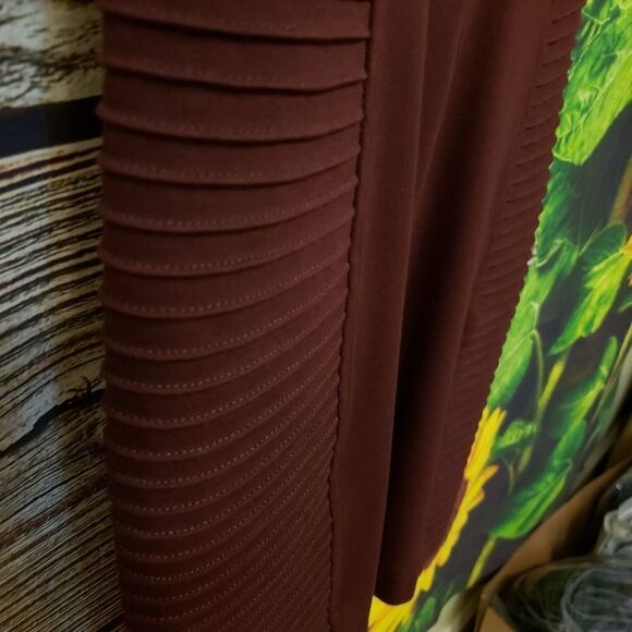 "Theme" Woman's Midi Dress Size: Medium Burgandy fitted Pre-owned - Picture 4 of 6